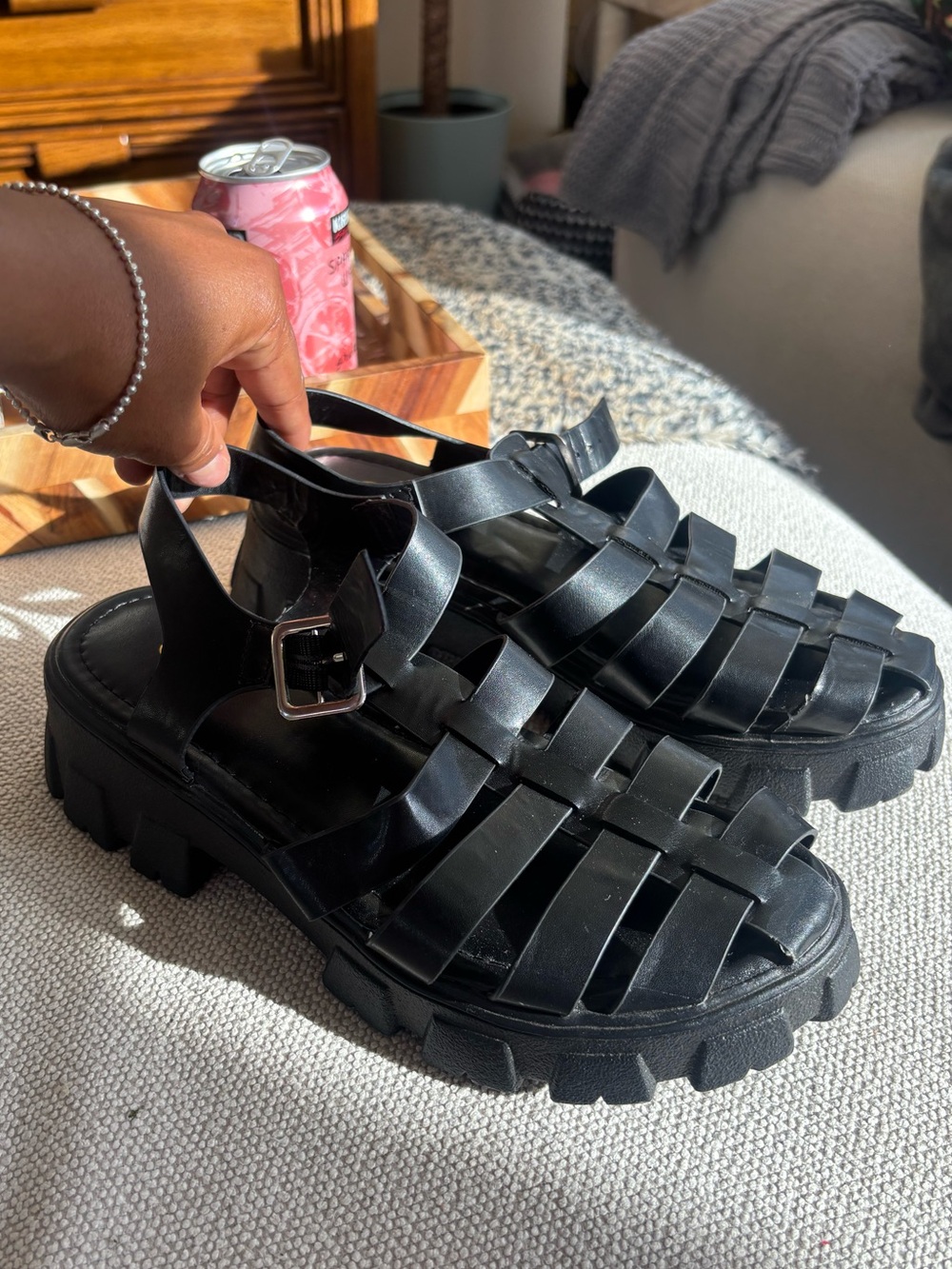 Black Women's Chunky Fisherman Sandals - Classic Strappy Design